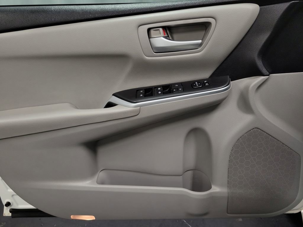 Used 2015 Toyota Camry SE image 23