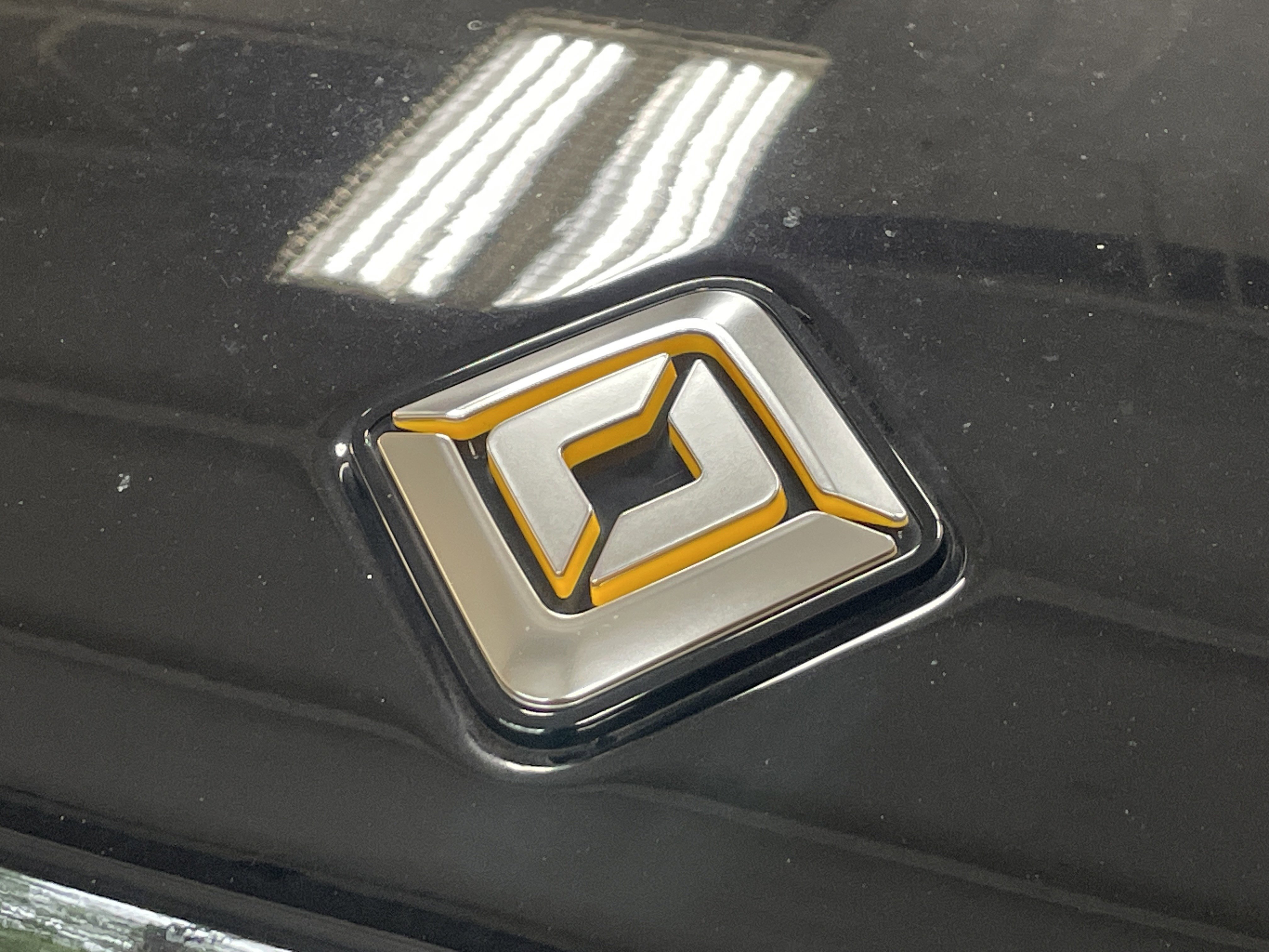 Used 2025 Rivian R1S Adventure AWD/4WD image 3