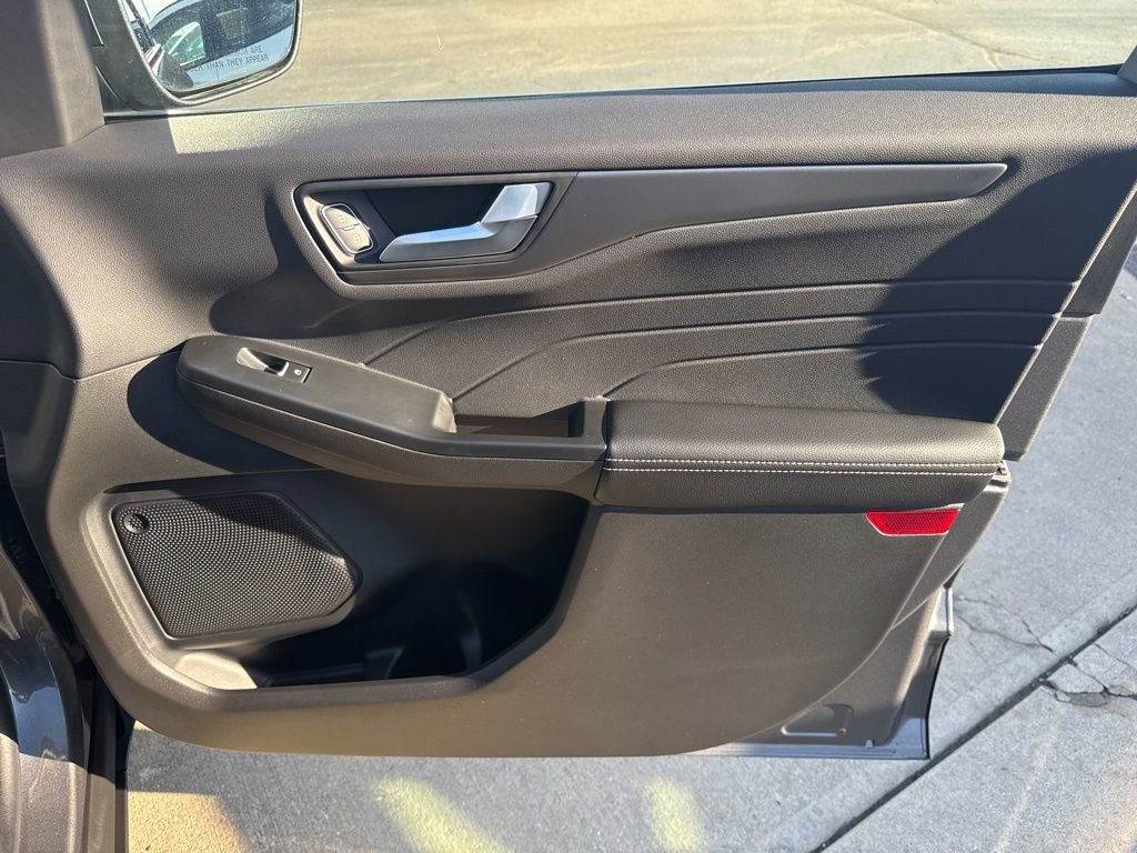 Certified 2025 Ford Escape SE image 41