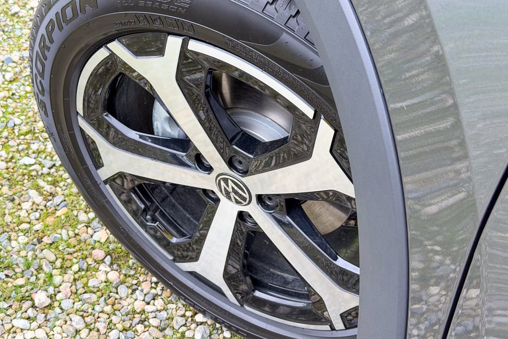 New 2026 Volkswagen Tiguan SE image 10