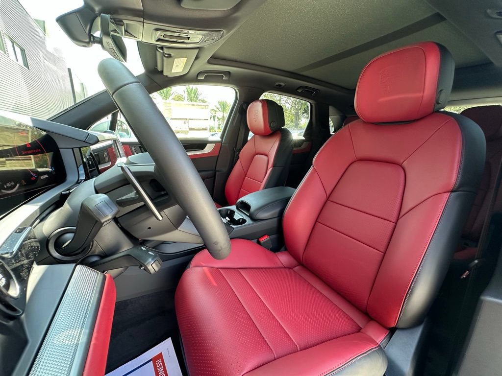 Certified 2025 Porsche Cayenne S AWD/4WD image 5