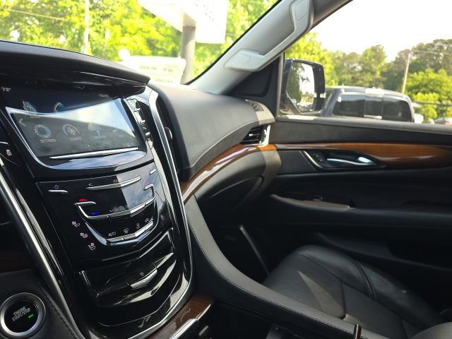 Used 2020 Cadillac Escalade Luxury RWD image 28