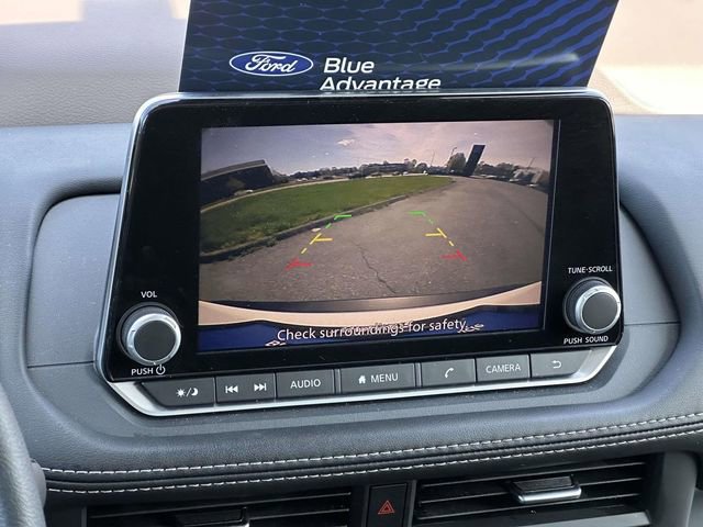 Used 2023 Nissan Rogue S image 16
