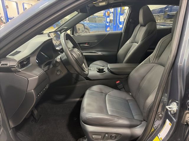 Used 2023 Toyota Venza Limited image 10