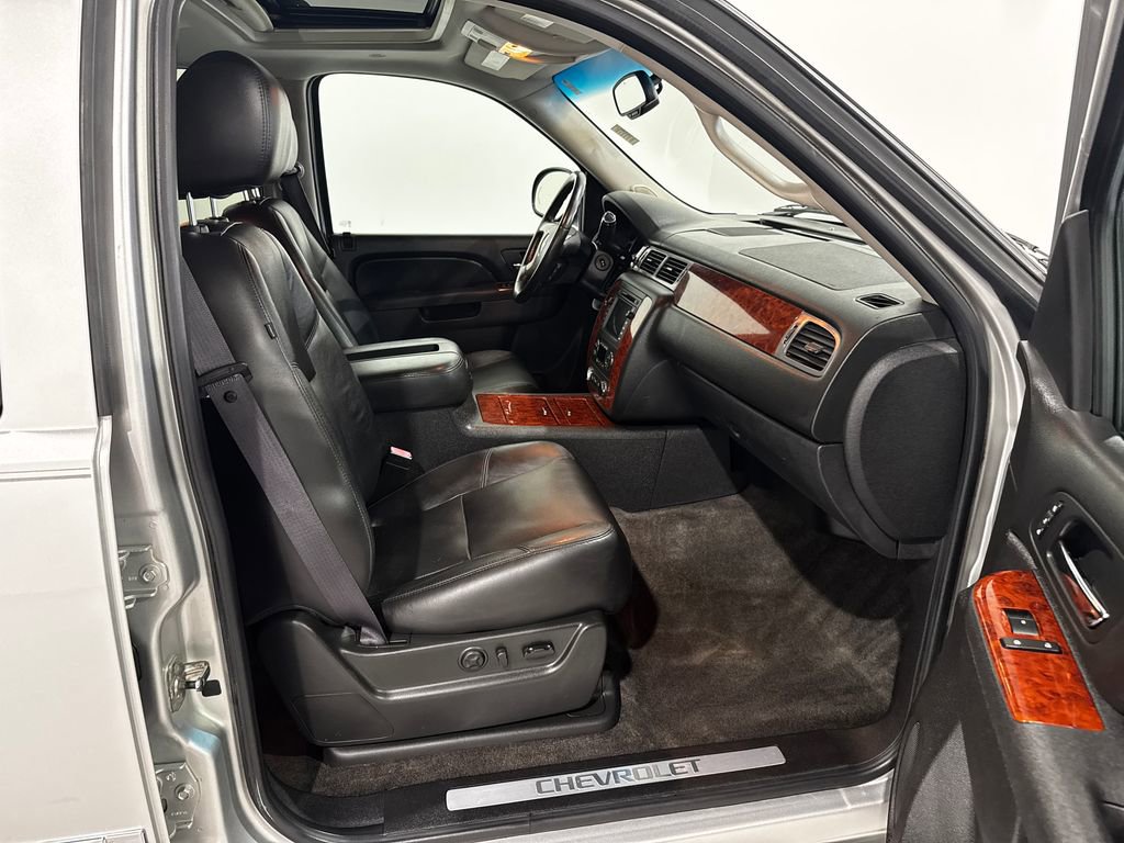Used 2011 Chevrolet Avalanche LTZ image 22