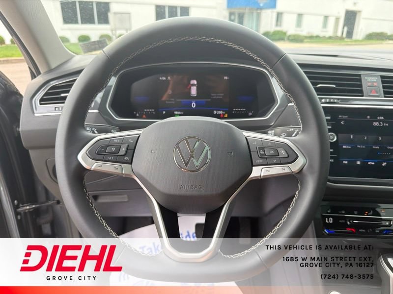 Used 2024 Volkswagen Tiguan SE AWD/4WD image 25