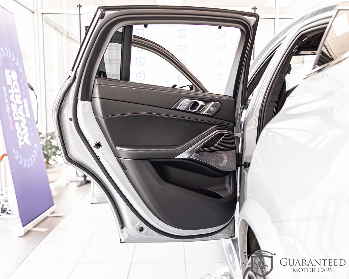 Used 2025 BMW X6 M Competition w/ Executive Package image 35