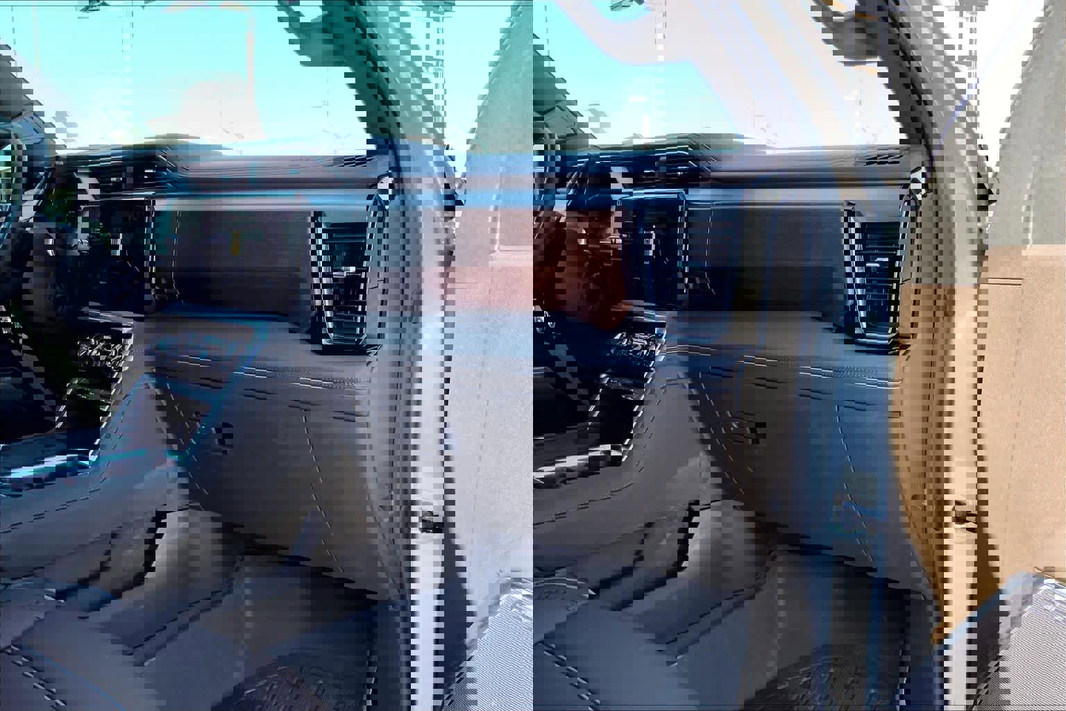 Used 2025 GMC Sierra 3500 Denali w/ Denali Reserve Package image 18