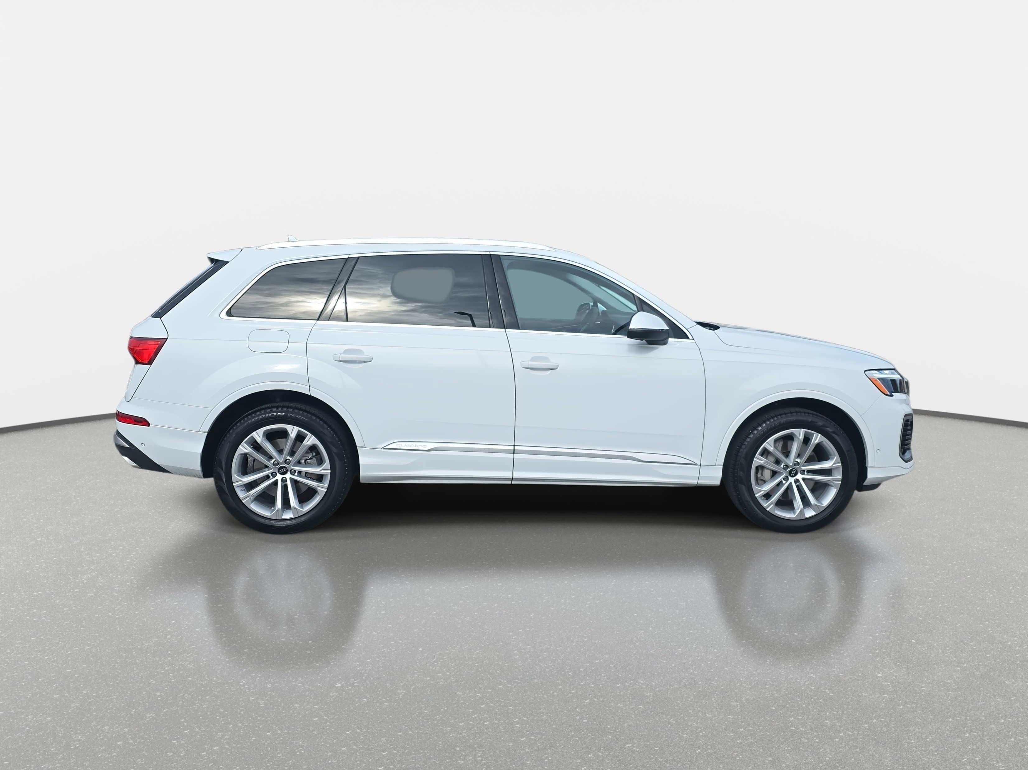 Certified 2025 Audi Q7 2.0T Premium w/ Convenience Package image 4