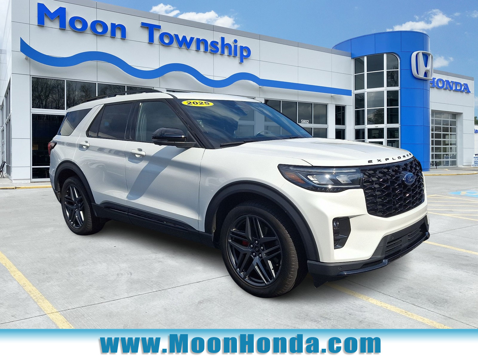 Used 2025 Ford Explorer ST AWD/4WD image 1