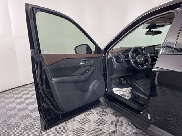 Used 2021 Nissan Rogue SV w/ Premium Package image 17