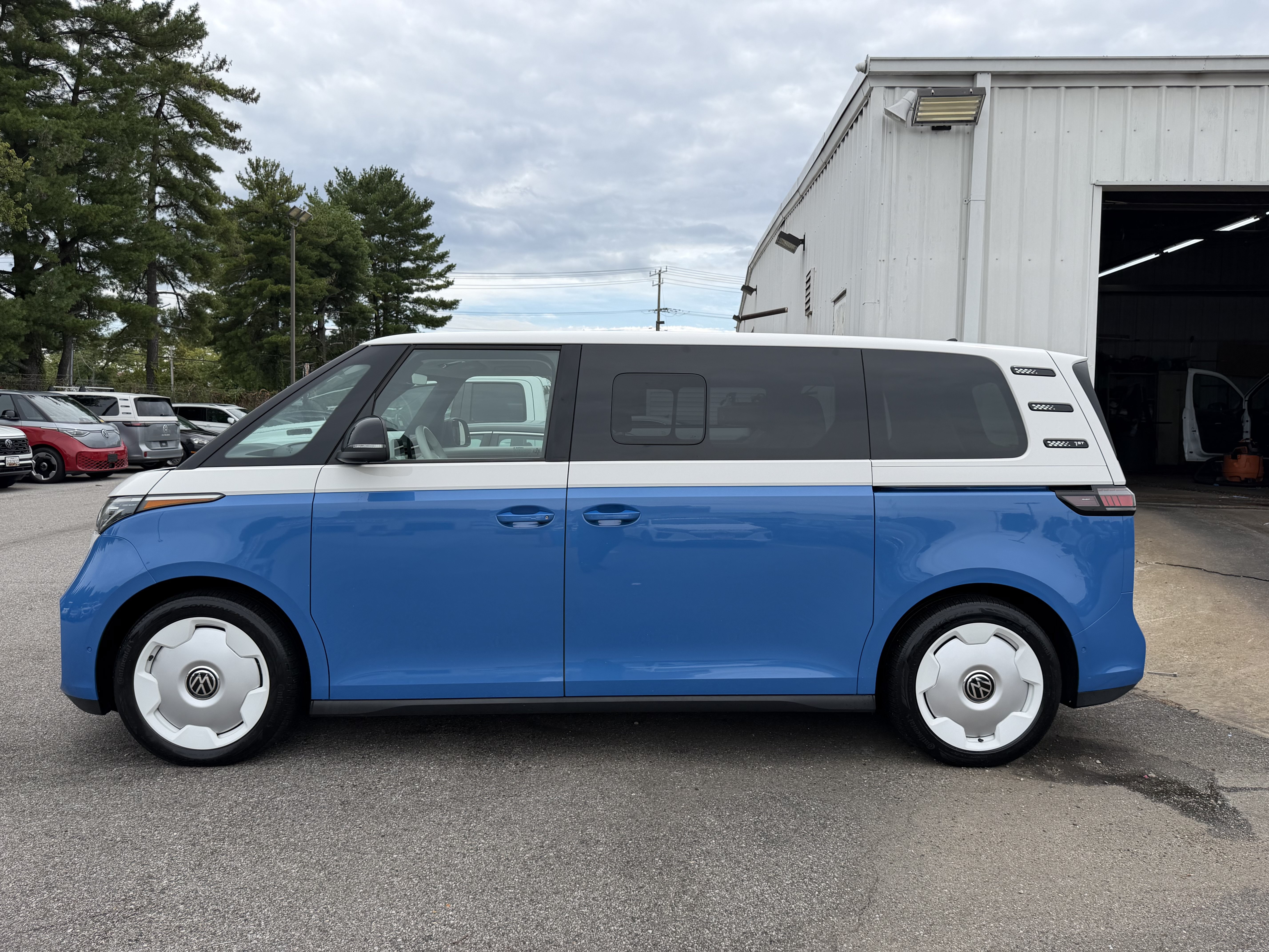 Used 2025 Volkswagen ID. Buzz 1st Edition RWD image 11