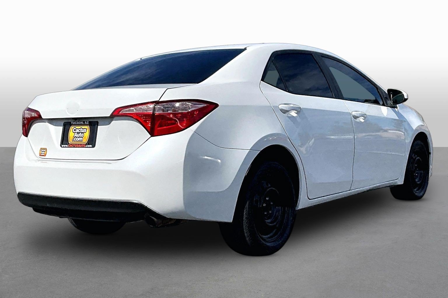 Used 2017 Toyota Corolla LE w/ Carpet Mat Package (TMS) FWD image 2
