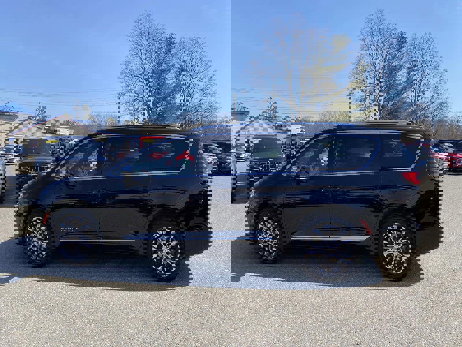 Certified 2025 Chrysler Pacifica Pinnacle image 7