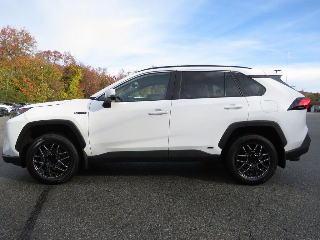 Used 2021 Toyota RAV4 XLE w/ Convenience Package image 9