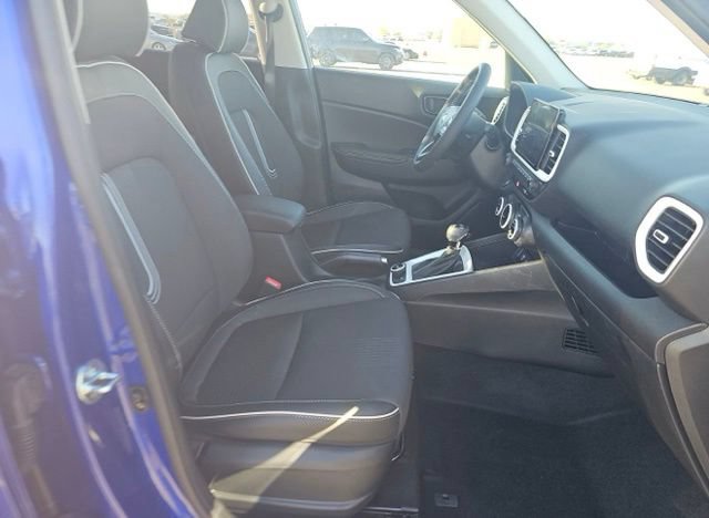 Used 2025 Hyundai Venue Limited FWD image 14