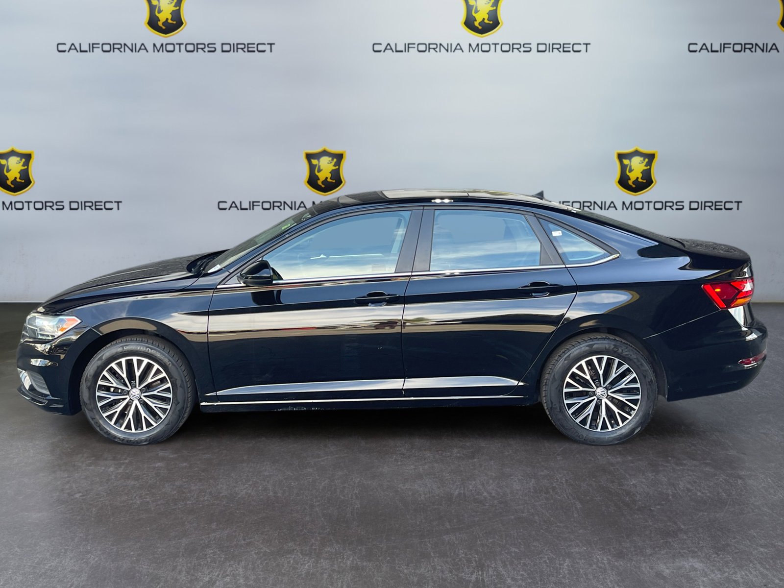 Used 2019 Volkswagen Jetta SE w/ Cold Weather Package image 2
