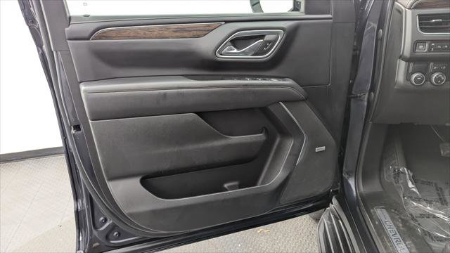 Used 2023 Chevrolet Suburban Premier image 13