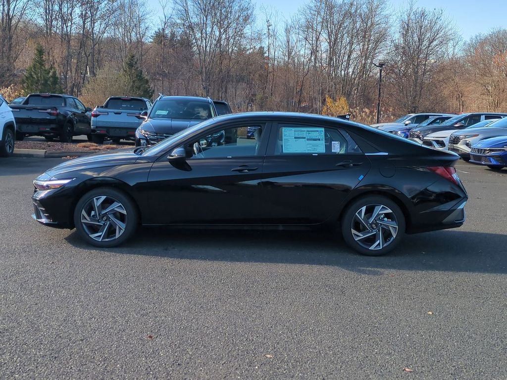 Certified 2025 Hyundai Elantra Limited FWD image 6