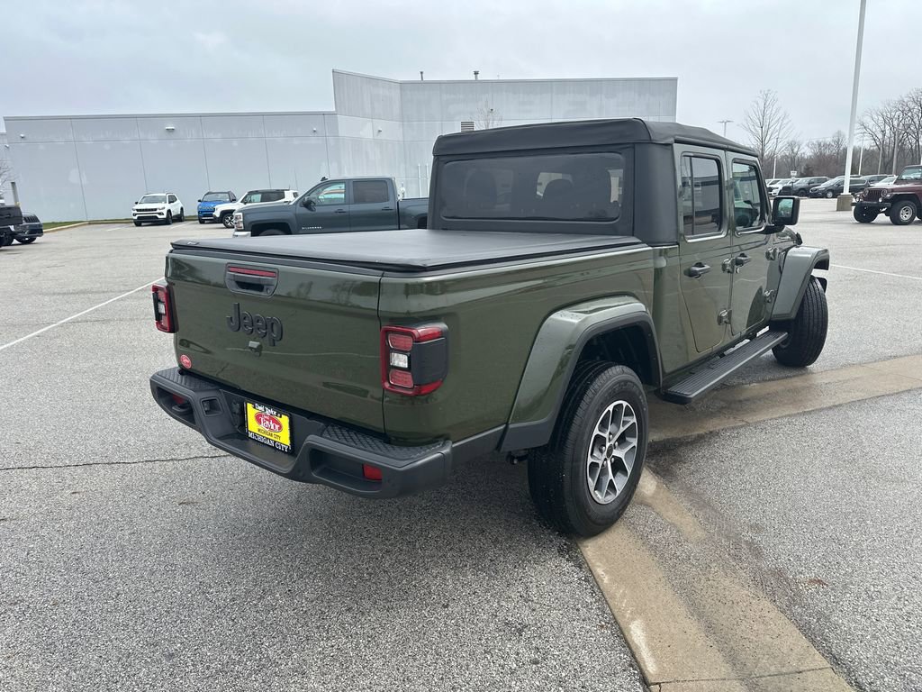 Used 2024 Jeep Gladiator Sport image 3