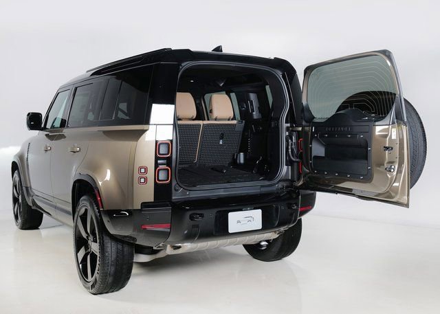 New 2026 Land Rover Defender 110 X-Dynamic SE image 31
