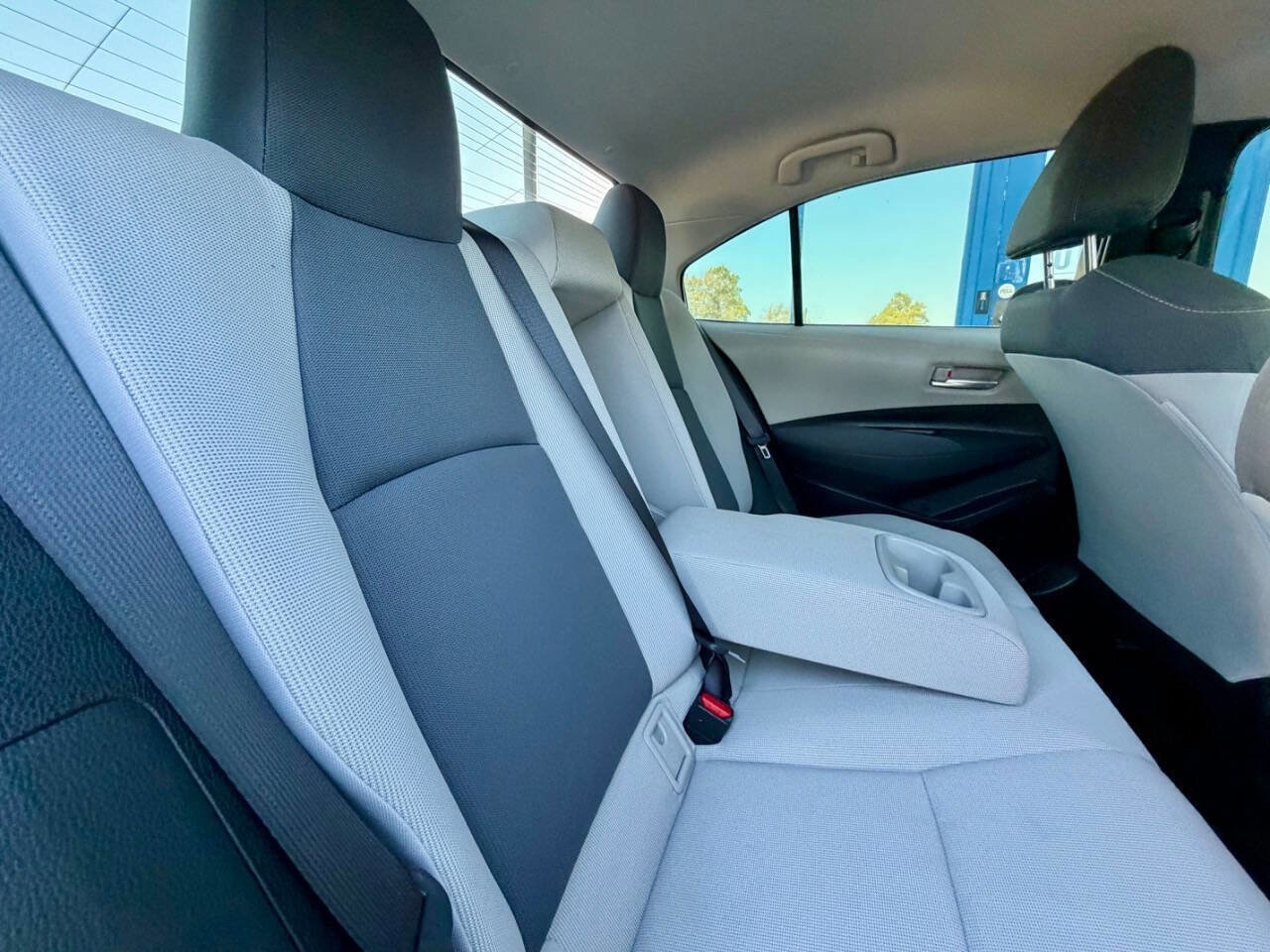 Used 2021 Toyota Corolla LE FWD image 23
