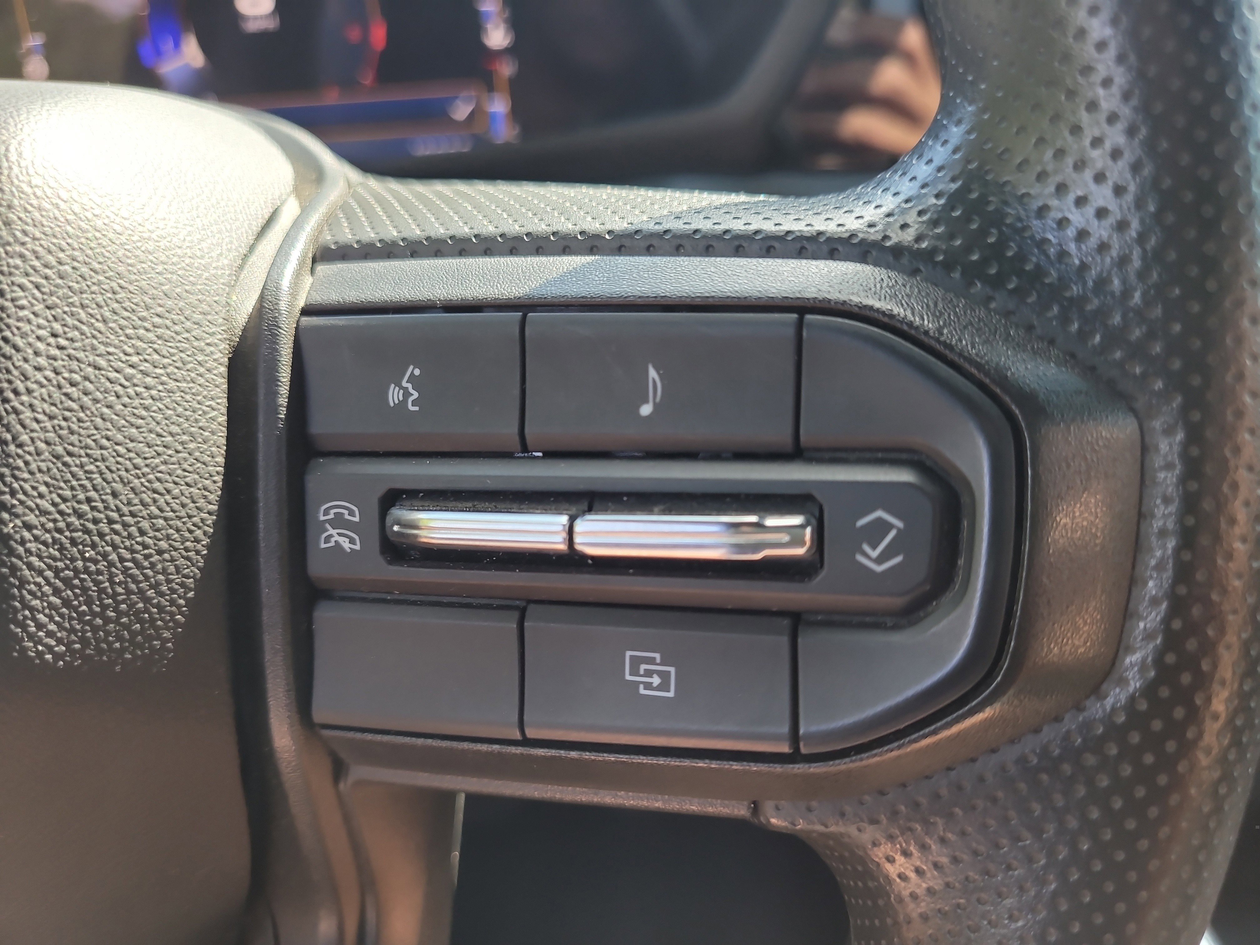 Used 2023 Chevrolet Colorado W/T w/ WT Convenience Package AWD/4WD image 30