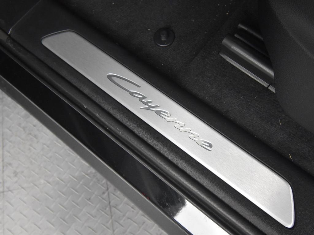 Used 2025 Porsche Cayenne image 17