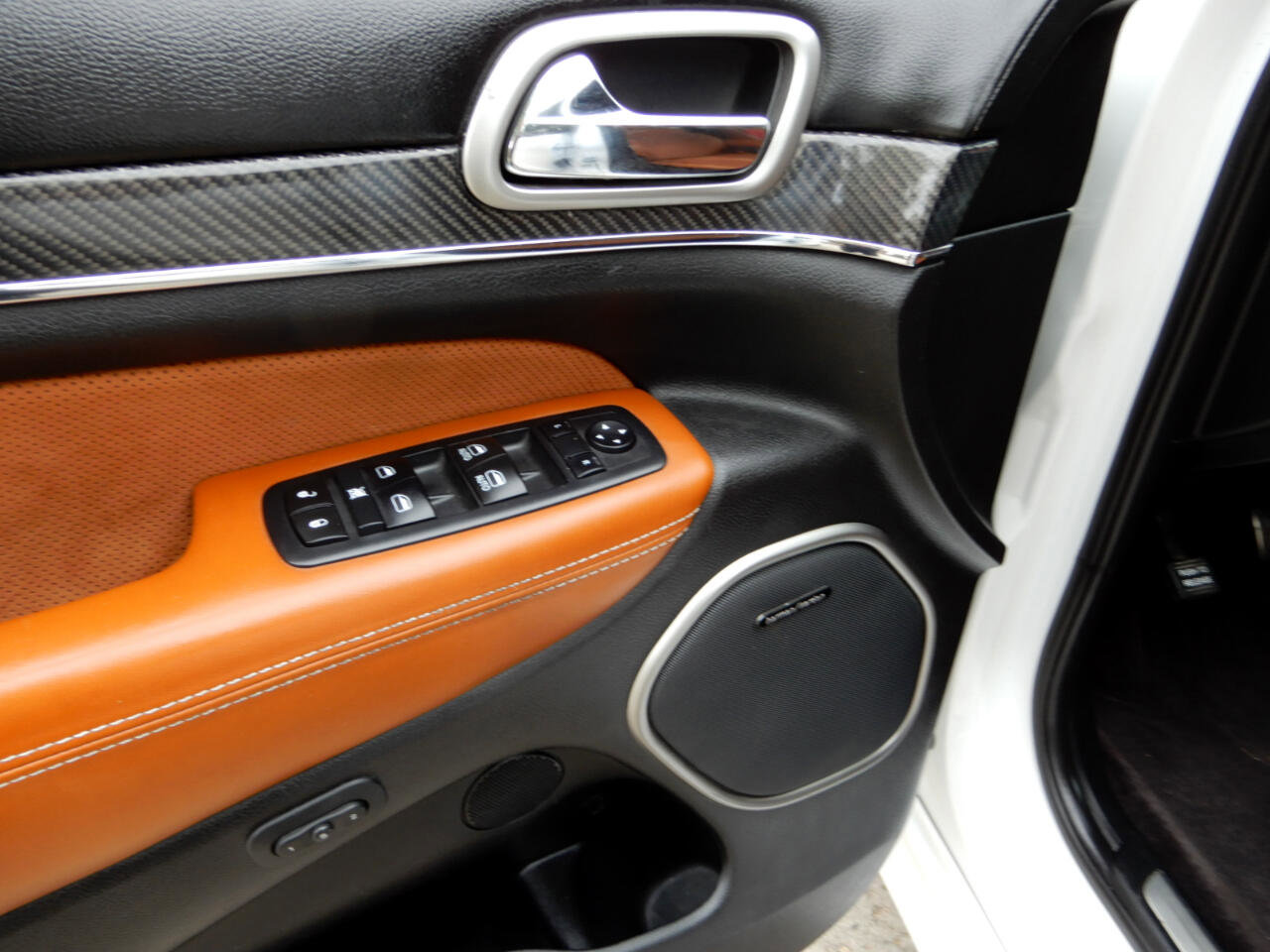 Used 2017 Jeep Grand Cherokee SRT image 21