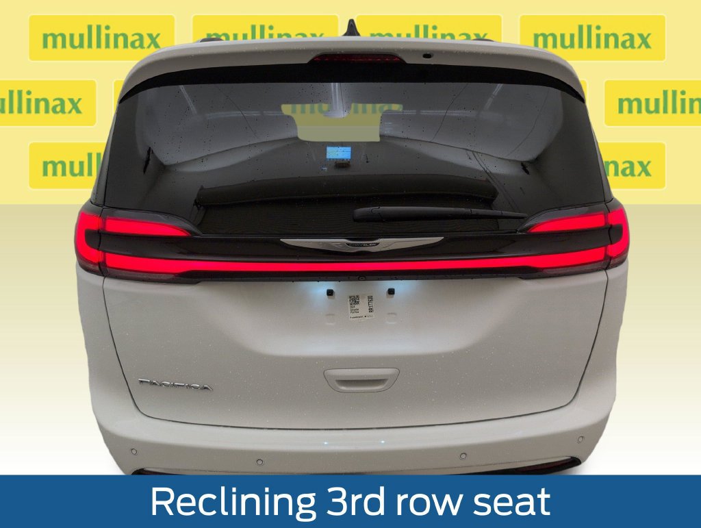 Used 2024 Chrysler Pacifica Pinnacle FWD image 31