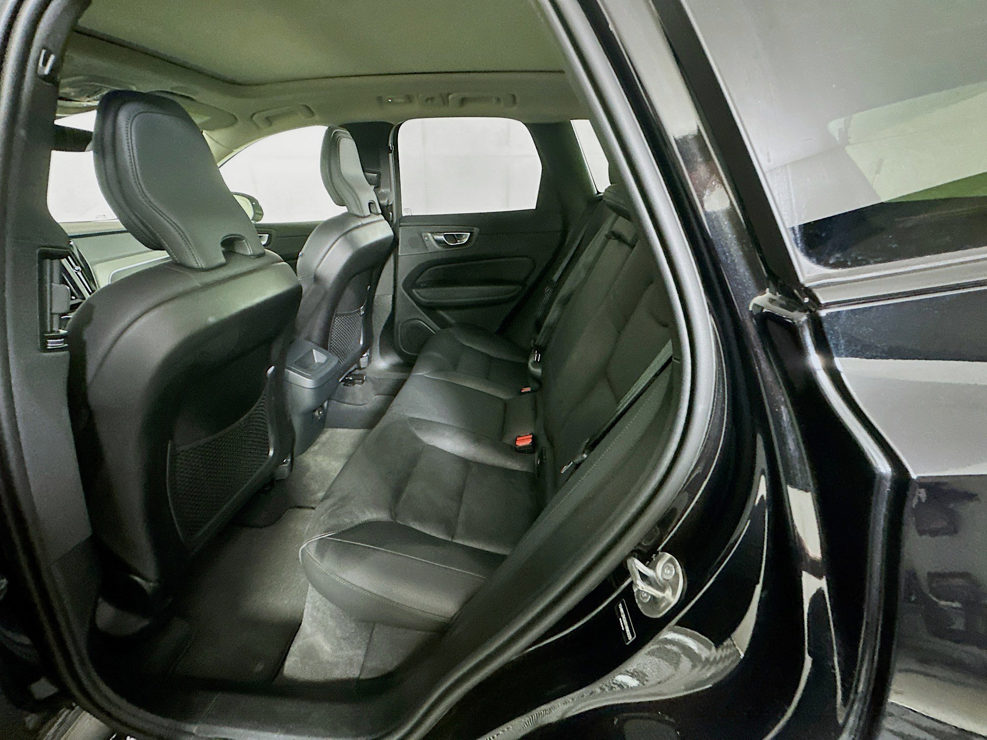 Used 2025 Volvo XC60 B5 Plus image 29