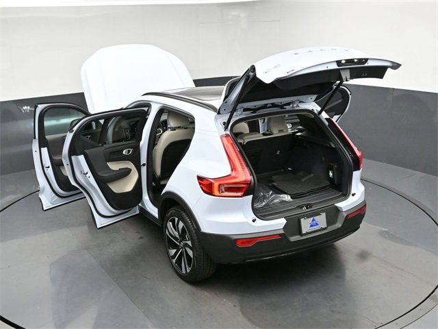 Used 2024 Volvo XC40 B5 Ultimate w/ Protection Package Premier image 50