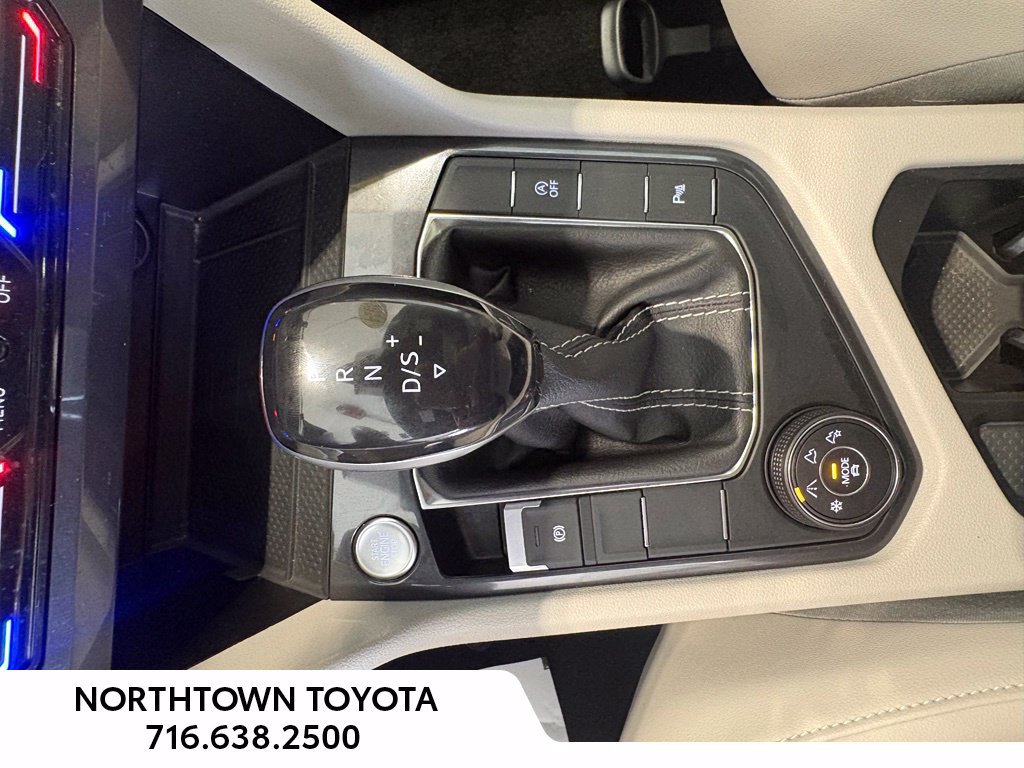 Used 2024 Volkswagen Tiguan SE R-Line AWD/4WD image 15