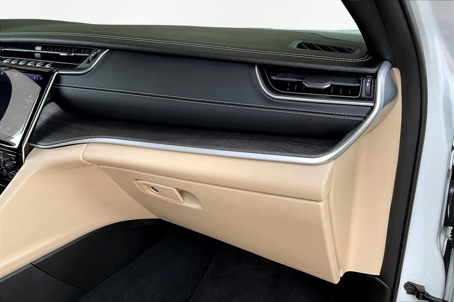 Used 2023 Jeep Grand Cherokee L Limited image 27