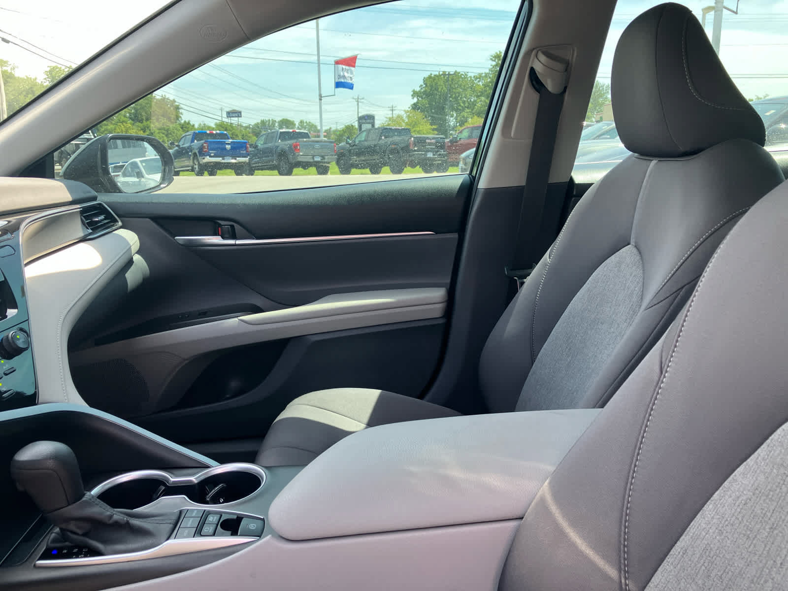 Used 2024 Toyota Camry LE FWD image 10