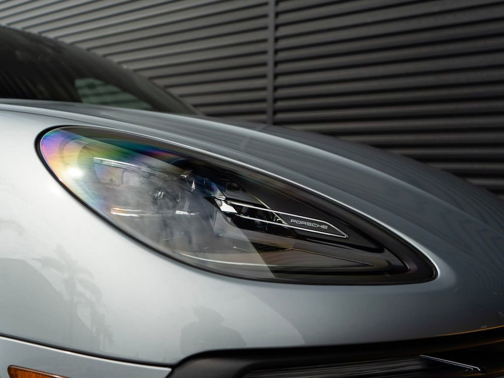 Used 2025 Porsche Macan image 14