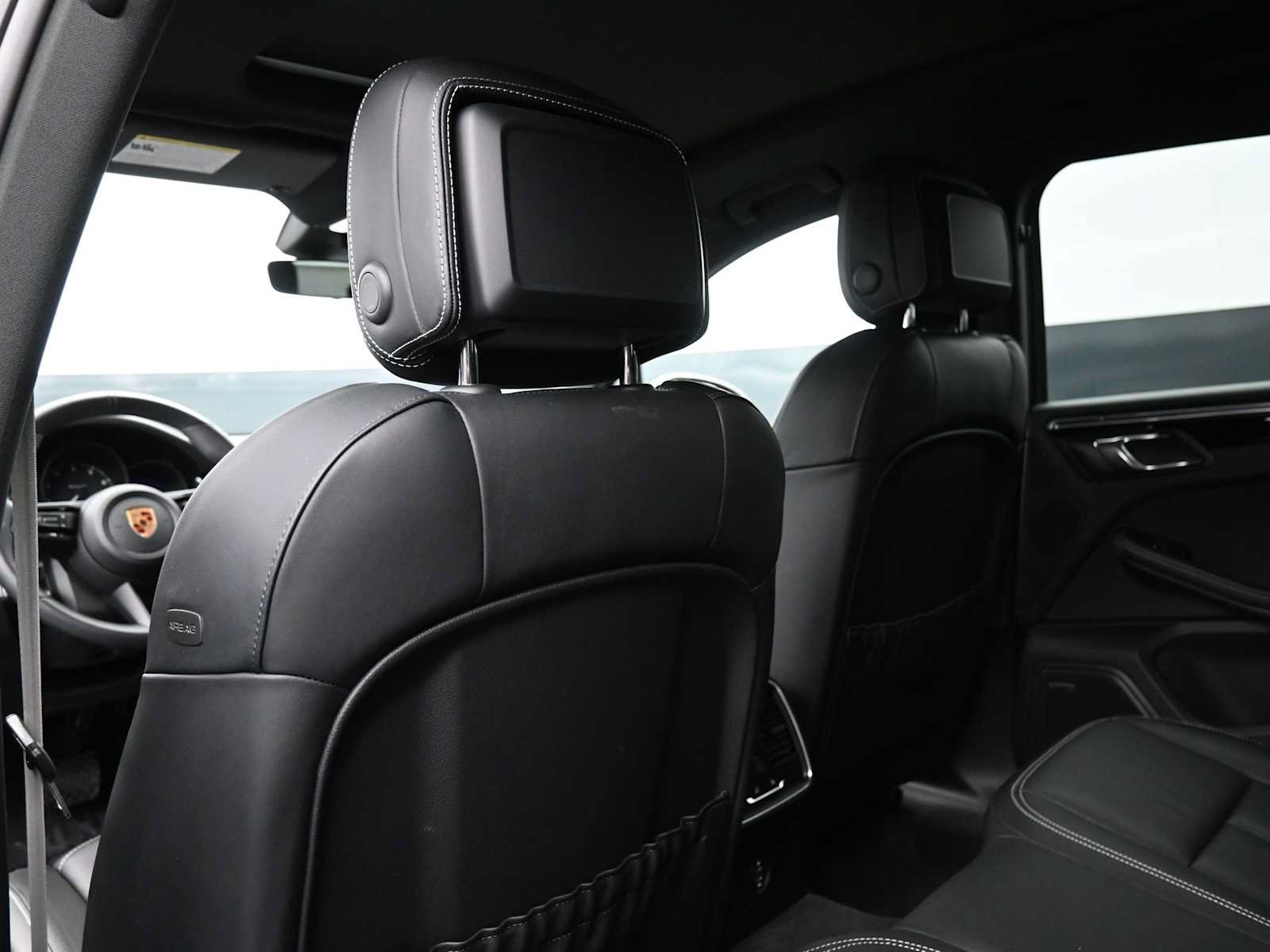 Certified 2025 Porsche Macan Turbo AWD/4WD image 7