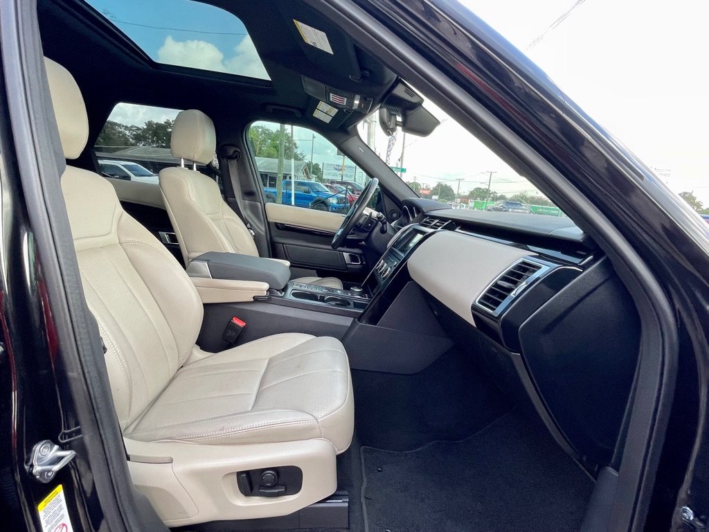 Used 2017 Land Rover Discovery SE AWD/4WD image 21