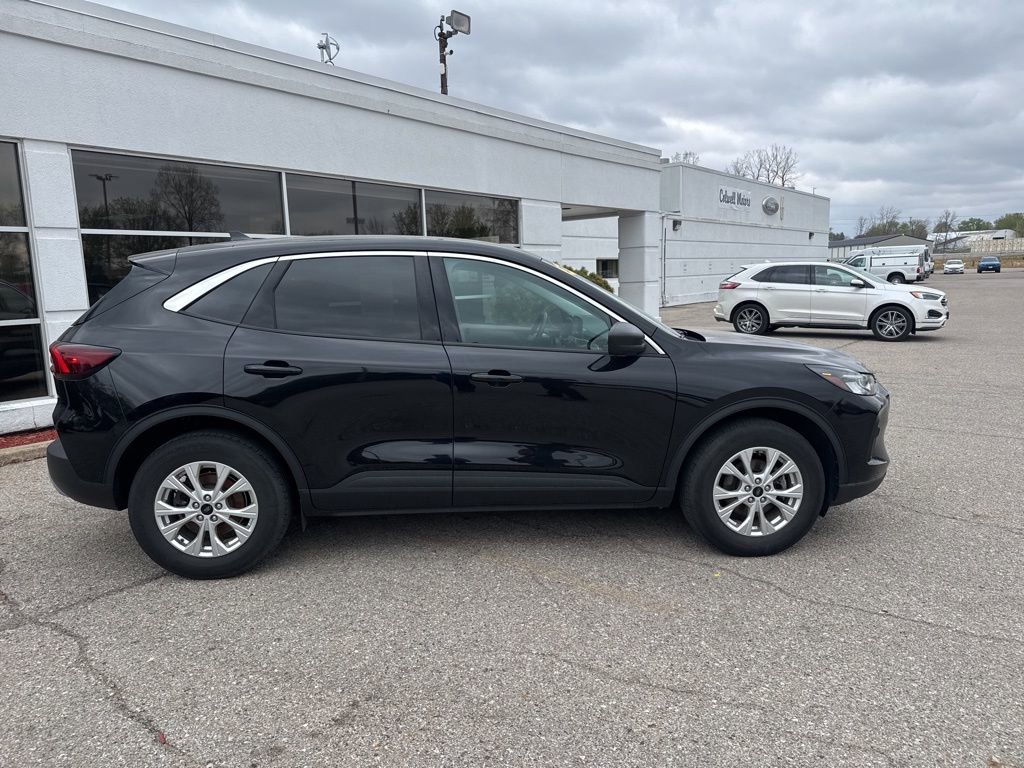 Used 2023 Ford Escape Active AWD/4WD image 2