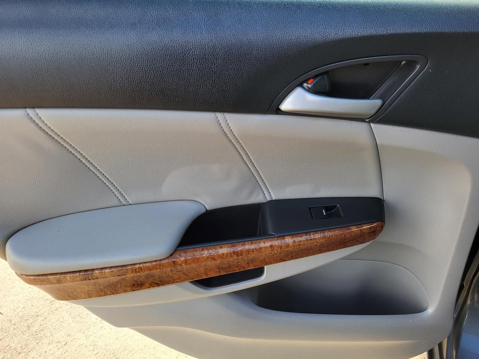 Used 2011 Honda Accord EX-L image 14