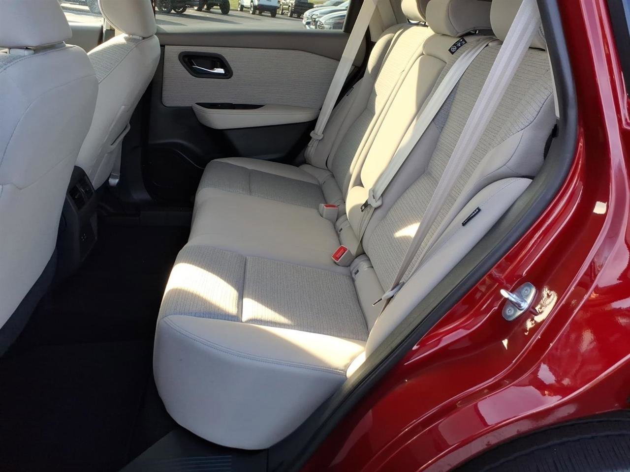 Used 2023 Nissan Rogue SV FWD image 9