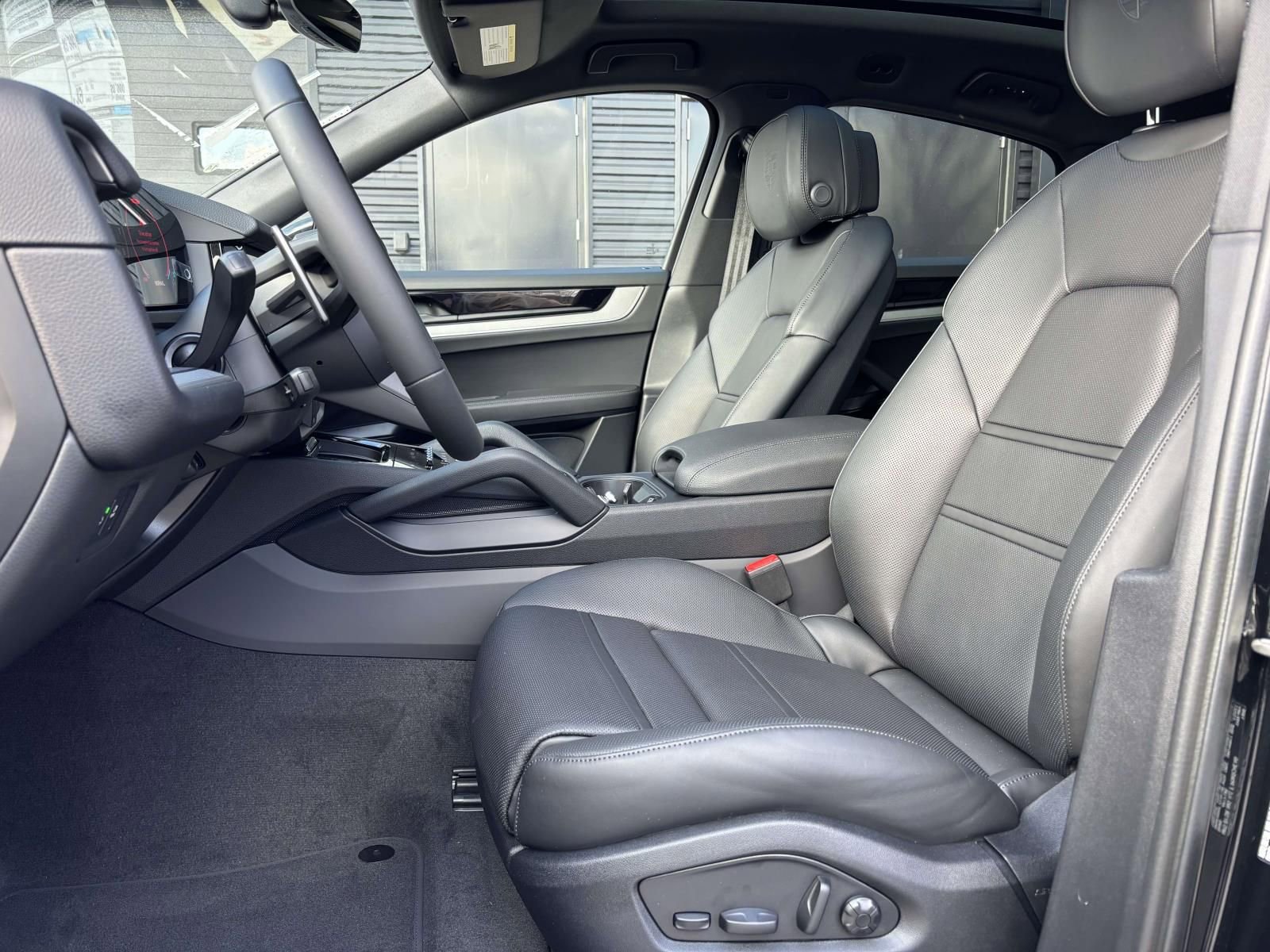 New 2026 Porsche Cayenne Coupe image 5