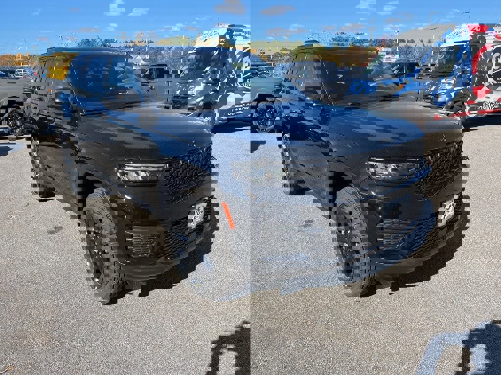 New 2025 Jeep Grand Cherokee Altitude image 1