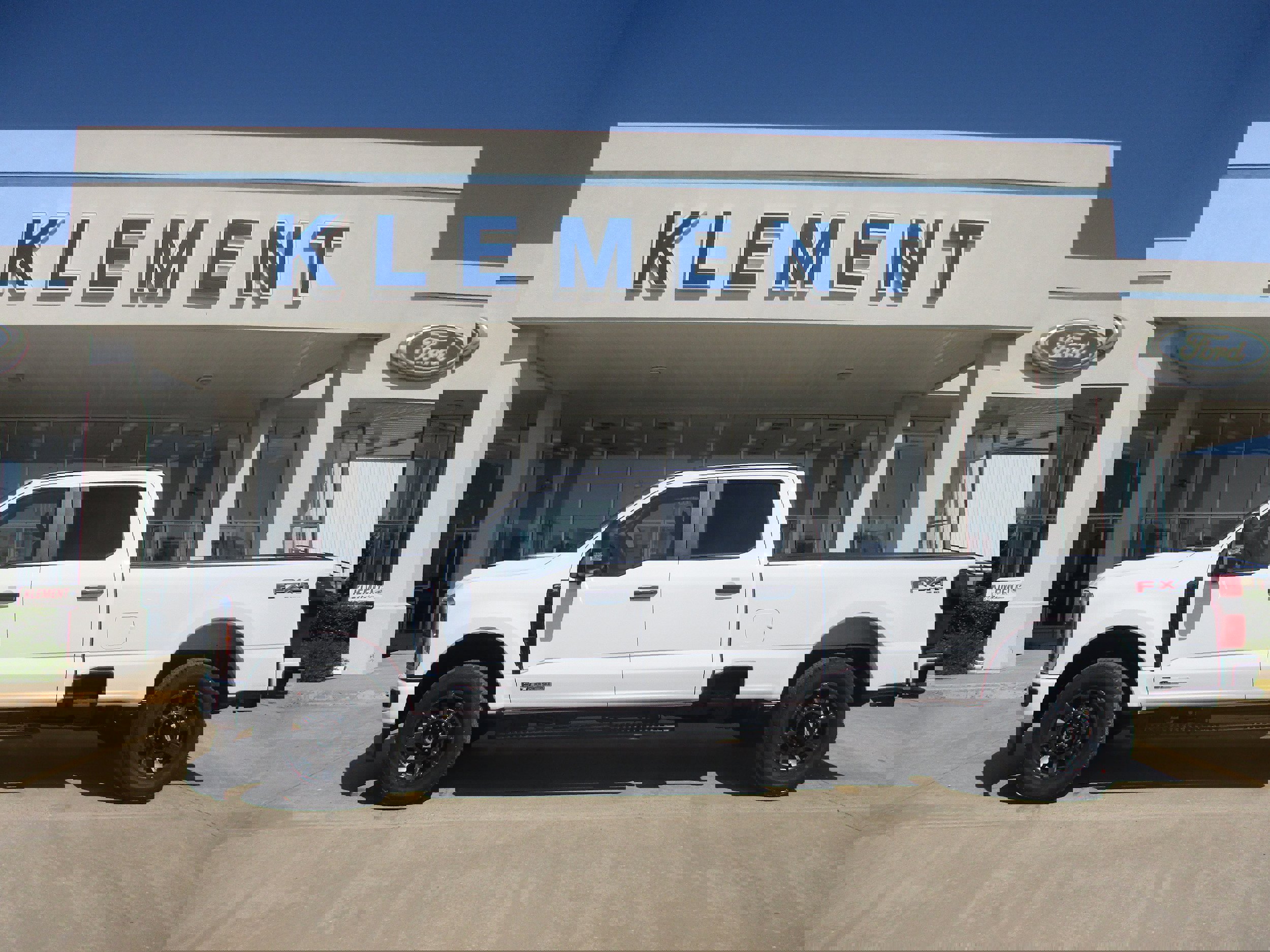 New 2026 Ford F350 4x4 Crew Cab Super Duty image 1