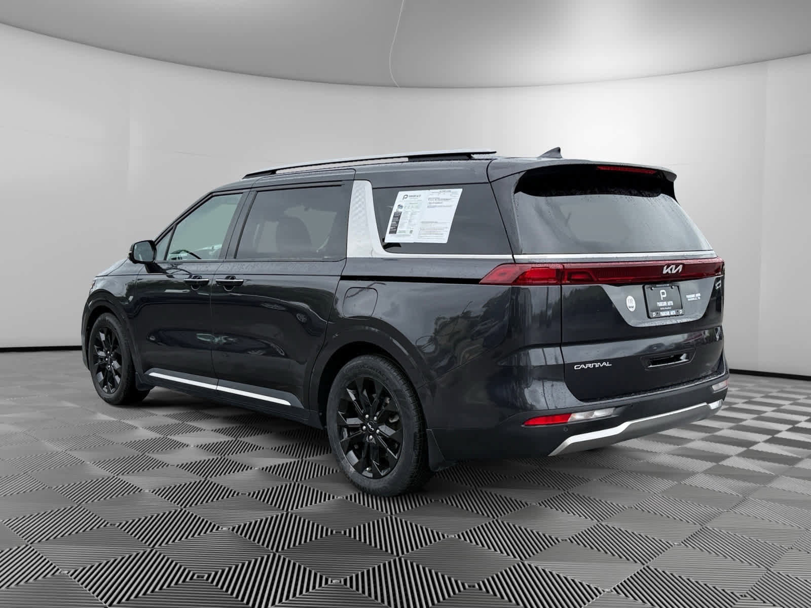 Used 2023 Kia Carnival SX FWD image 4