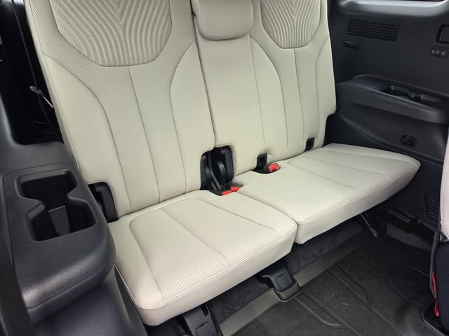 Used 2025 Hyundai Palisade Calligraphy image 16