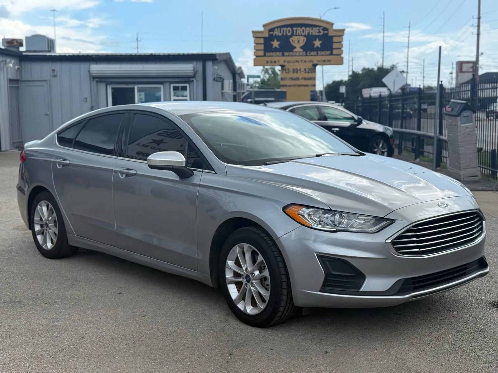 Used 2020 Ford Fusion SE image 3
