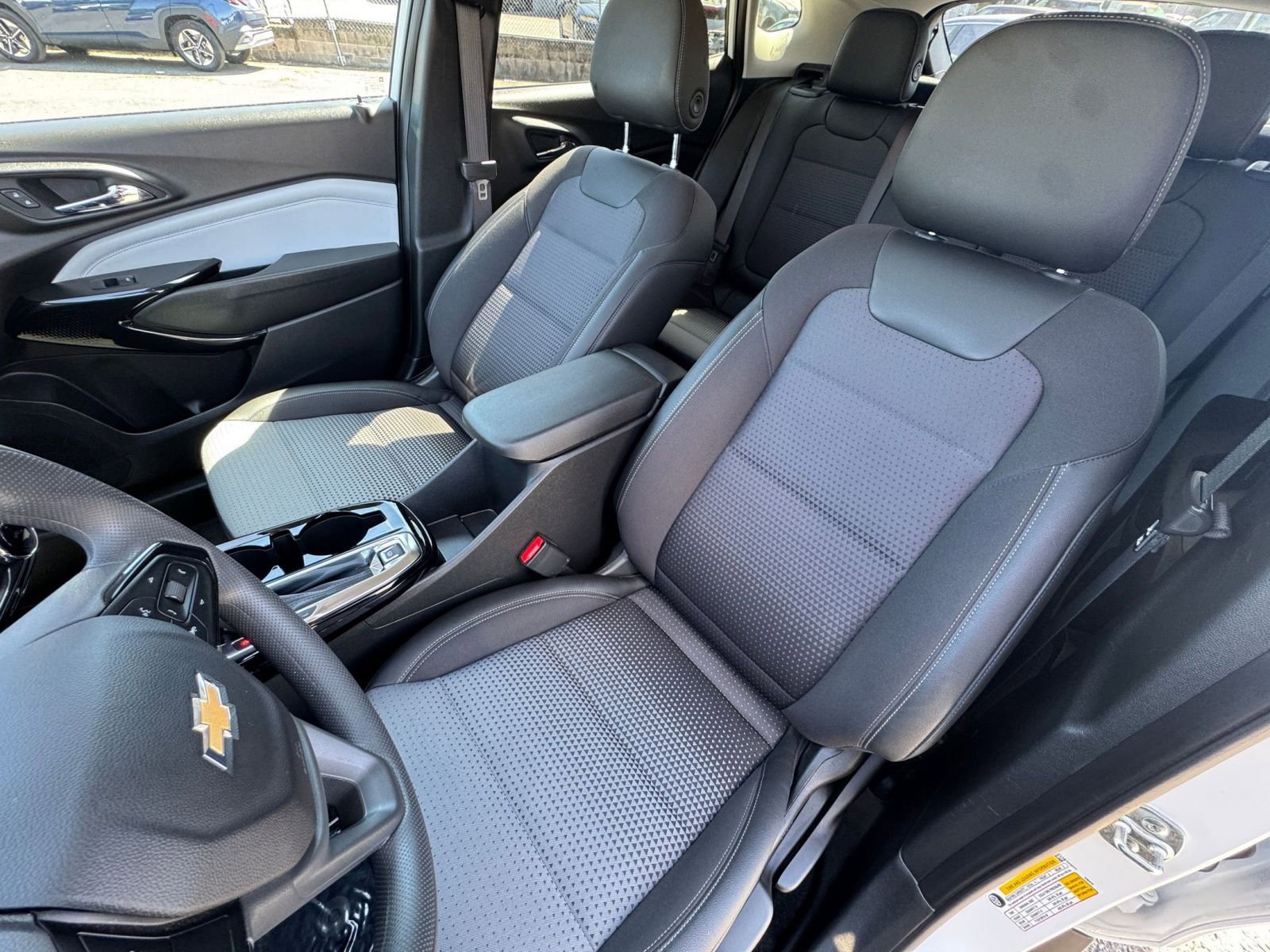 Used 2025 Chevrolet Trax LT image 35