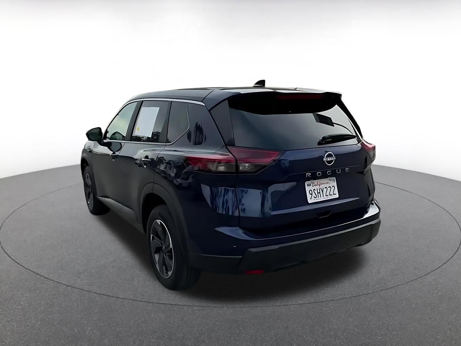 Used 2025 Nissan Rogue SV image 11