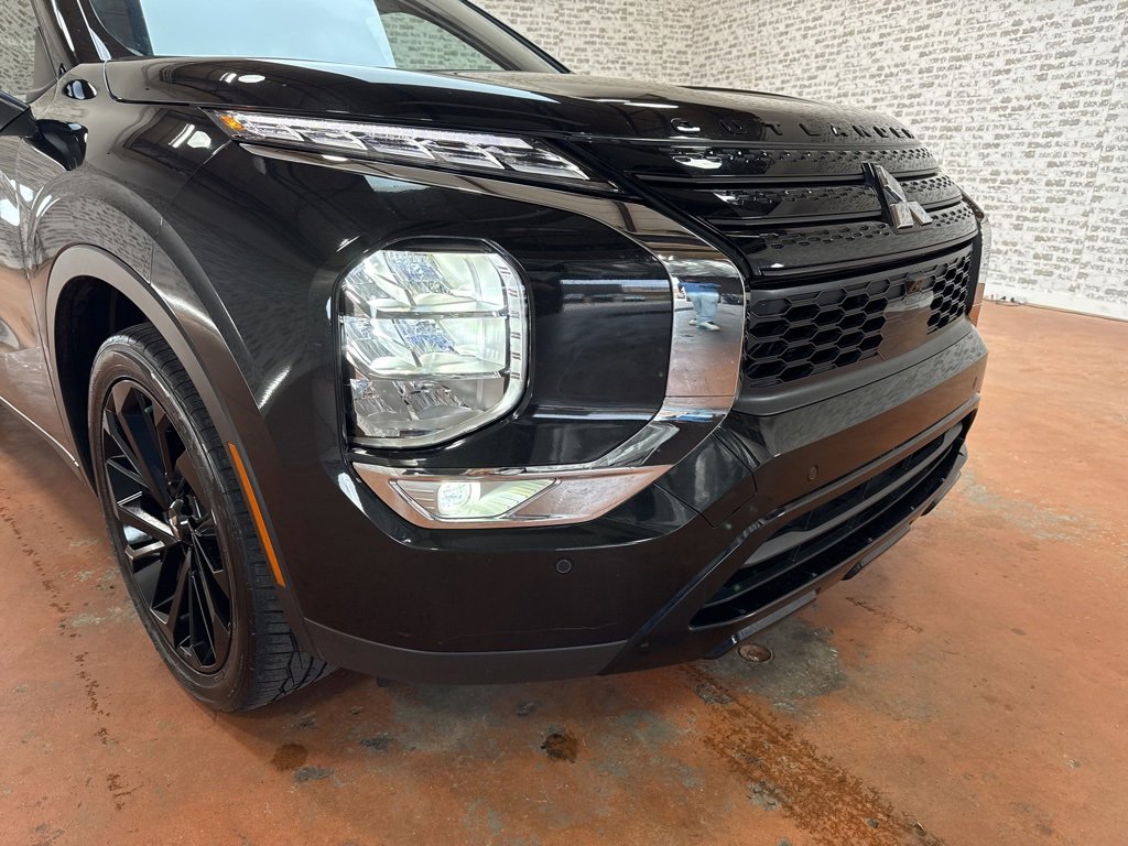 Used 2023 Mitsubishi Outlander SE Black Edition image 7